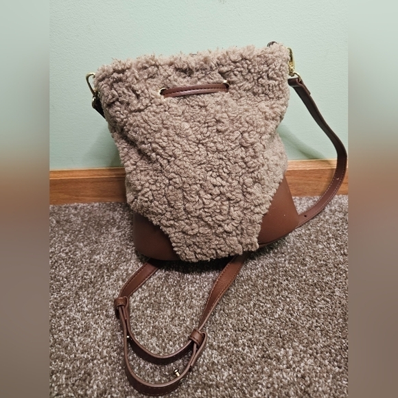 Isaac Mizrahi Crossbody Bucket Bag w/ Matching Wallet - Picture 2 of 7